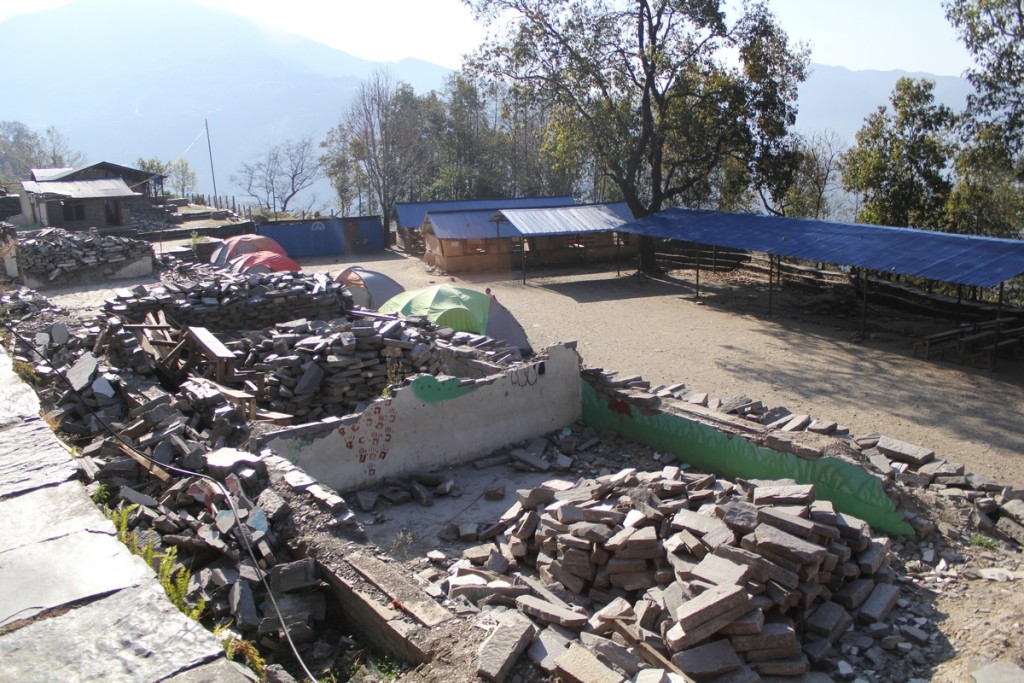 Ødelagt skole i Ree_UMN_liten